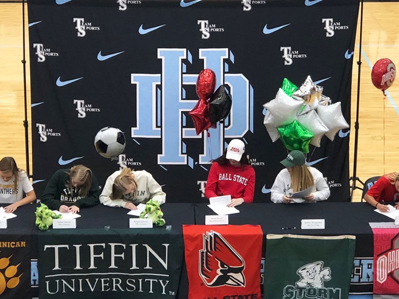 Hilliard Darby signing day backdrop photos